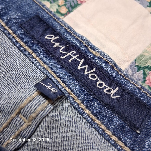 Driftwood Rose Embroidered Denim Blue Ankle Jeans Womens Size 29 - Picture 6 of 16
